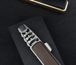 Merkloos Turbo Jetflame Aansteker - Gasbrander - Vuurwerk Torch - Crème Brûlée Brander - BBQ En Sigaren Aansteker - Windproof - Walnoothout Met Grijze Metalen Behuizing 19 Merkloos Turbo Jetflame Aansteker - Gasbrander - Vuurwerk Torch - Crème Brûlée Brander - BBQ En Sigaren Aansteker - Windproof - Walnoothout Met Grijze Metalen Behuizing -Barbecue Benodigdheden Winkel 1200x1028 3