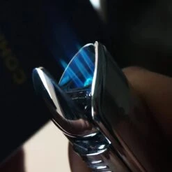 Cohiba® Sigarenaansteker - Sigarenboor - Sigaren - Sigaar - Cohiba Aansteker - Sigarenboor - Sigaren Accessoires - Sigarenknipper - Sigaar Aansteker - Cohiba - Incl. Luxe Geschenkdoos - Rood -Barbecue Benodigdheden Winkel 1200x1197 3