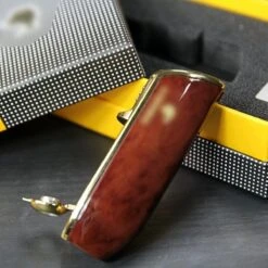 Cohiba® Sigarenaansteker - Sigarenboor - Sigaren - Sigaar - Cohiba Aansteker - Sigarenboor - Sigaren Accessoires - Sigarenknipper - Sigaar Aansteker - Cohiba - Incl. Luxe Geschenkdoos - Rood -Barbecue Benodigdheden Winkel 1200x1200 315