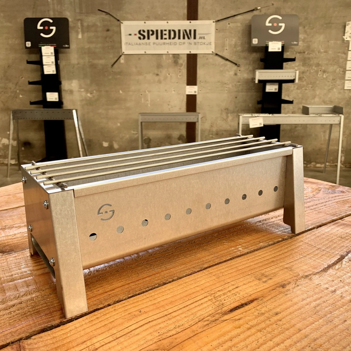 Spiedini Saté-bbq Bali 40 Mini - Kleine, Smalle Houtskoolbarbecue Met Horizontaal Rooster Voor Sate Of Andere Spiesjes - 40 Cm Lang, 11 Cm Breed, 14 Cm Hoog - Ideaal Voor Tuin- Of Open Haard, Of Balkon - Materiaal: Gealuminiseerd Ijzer 10 Spiedini Saté-bbq Bali 40 Mini - Kleine, Smalle Houtskoolbarbecue Met Horizontaal Rooster Voor Sate Of Andere Spiesjes - 40 Cm Lang, 11 Cm Breed, 14 Cm Hoog - Ideaal Voor Tuin- Of Open Haard, Of Balkon - Materiaal: Gealuminiseerd Ijzer - Afbeelding 8