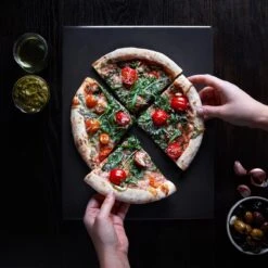 Navaris Pizzasteen XL Voor Oven En Barbecue - Rechthoekige Pizzaplaat 38 X 30 Cm - Inclusief Receptenboek - Keramisch Geglazuurd - Zwart -Barbecue Benodigdheden Winkel 1200x1200 645