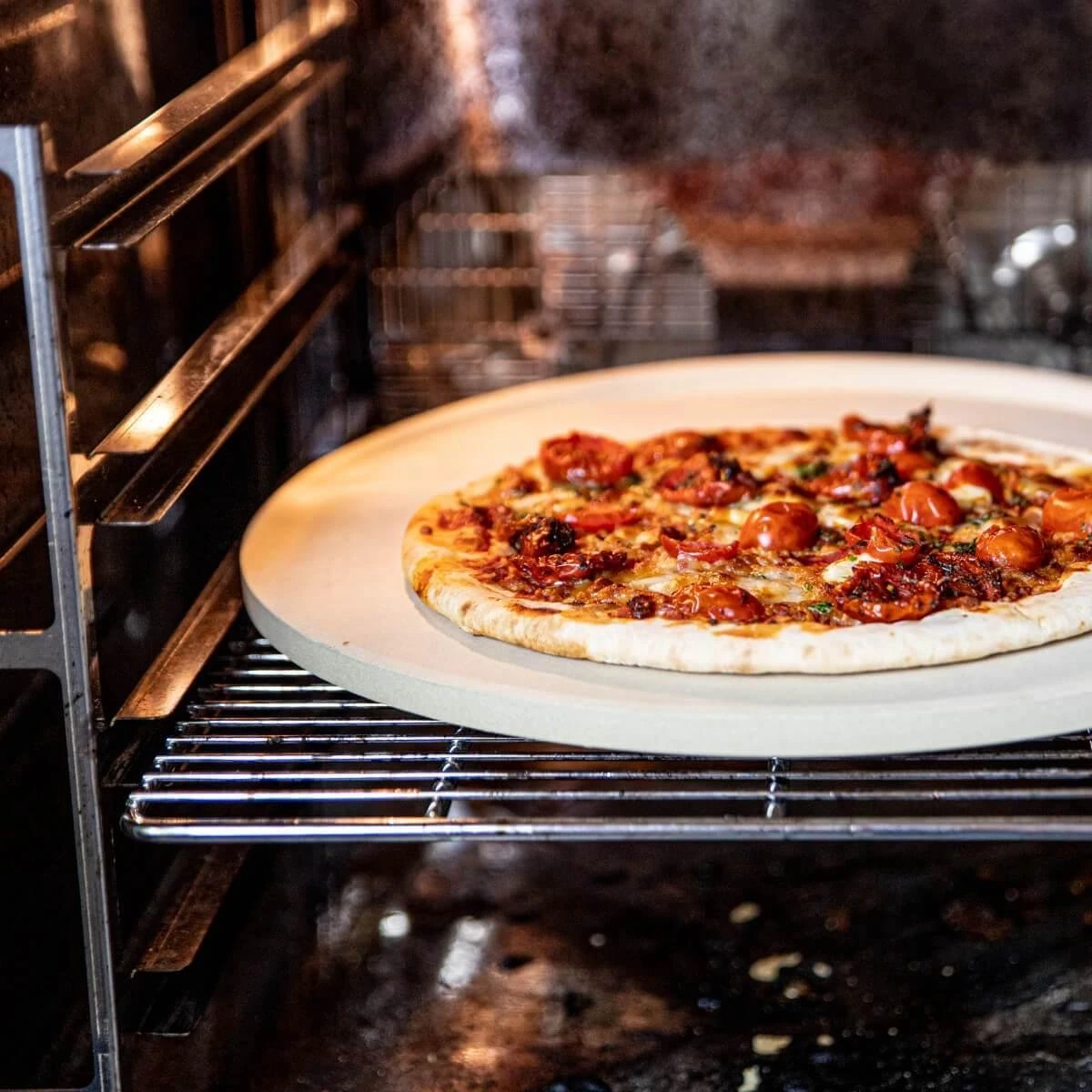 Boska Pizzasteen Deluxe - Voor Oven & BBQ - Knapperige Pizza's - Ø 29.5 Cm - BBQ Accessoires 20 Boska Pizzasteen Deluxe - Voor Oven & BBQ - Knapperige Pizza's - Ø 29.5 Cm - BBQ Accessoires - Afbeelding 18