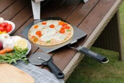 Bighorn Pizzaschep Voor BBQ En Oven-Inklapbare Handgreep -Pizzasnijder- Edelstaal -geschikt Als Broodschep En Ovenschep - SRPT01 -Barbecue Benodigdheden Winkel 1200x800 54