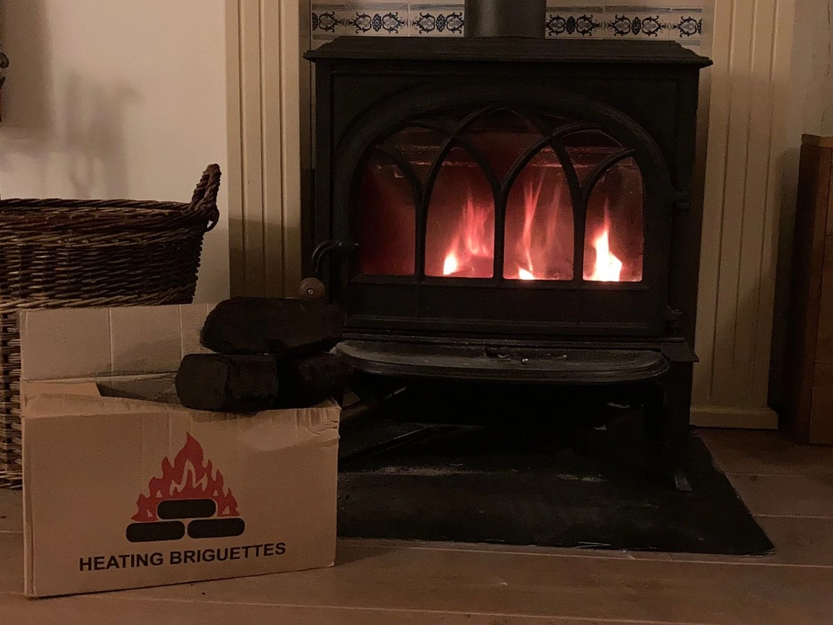 Merkloos Turfbriketten - Turfblokken- Turf - 1x14 Stuks - Haardhout - Kachel - Openhaard - 14 Kg 5 Merkloos Turfbriketten - Turfblokken- Turf - 1x14 Stuks - Haardhout - Kachel - Openhaard - 14 Kg - Afbeelding 3