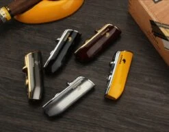 Cohiba® Sigarenaansteker - Sigarenboor - Sigaren - Sigaar - Cohiba Aansteker - Sigarenboor - Sigaren Accessoires - Sigarenknipper - Sigaar Aansteker - Cohiba - Incl. Luxe Geschenkdoos - Zwart -Barbecue Benodigdheden Winkel 1200x934 2