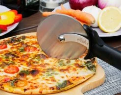 Bighorn Pizzaschep Voor BBQ En Oven-Inklapbare Handgreep -Pizzasnijder- Edelstaal -geschikt Als Broodschep En Ovenschep - SRPT01 -Barbecue Benodigdheden Winkel 1200x944 2