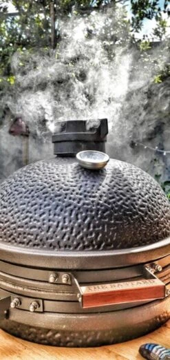 The Bastard Urban Medium - Kamado Barbecue - Kamado BBQ 31 The Bastard Urban Medium - Kamado Barbecue - Kamado BBQ -Barbecue Benodigdheden Winkel 567x1200