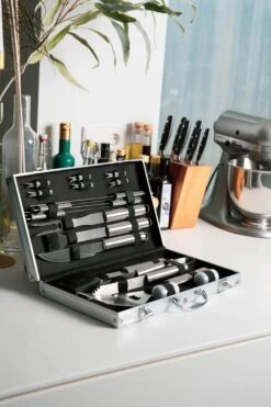 Sens Design BBQ Accesoires - 18 Delig - BBQ Gereedschapset Koffer -Barbecue Benodigdheden Winkel 800x1200 11
