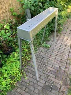 Spiedini Saté-bbq Bali 80 - Saté Houtskoolbarbecue Met Horizontaal Rooster - 80 Cm Lang, 11 Cm Breed - Materiaal: Gealuminiseerd Ijzer -Barbecue Benodigdheden Winkel 899x1200 1