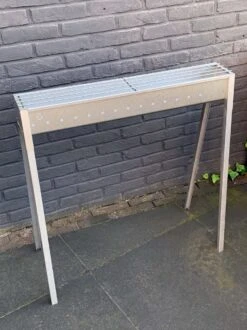 Spiedini Saté-bbq Bali 80 - Saté Houtskoolbarbecue Met Horizontaal Rooster - 80 Cm Lang, 11 Cm Breed - Materiaal: Gealuminiseerd Ijzer -Barbecue Benodigdheden Winkel 899x1200 2